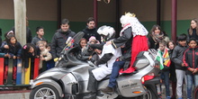 Visita de sus Majestades los Reyes Magos al colegio Luis Bello en moto 2018 9