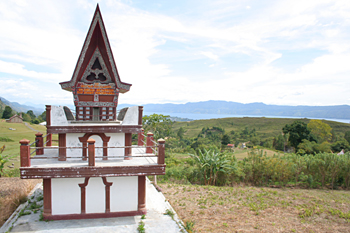 Tumba y bosque rainforest, Lago Toba, Sumatra, Indonesia