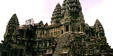 Vista general del Bayon en Angkor, Camboya