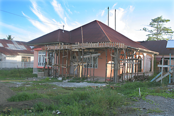 Reconstruyendo casas, Melaboh, Sumatra, Indonesia