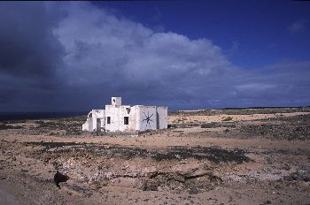 Casa grafitada, Canarias