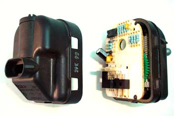 Motor regulación de faros. Detalle interior