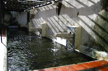 Fuente junto a la Iglesia San Vicente da Fora, Lisboa, Portugal