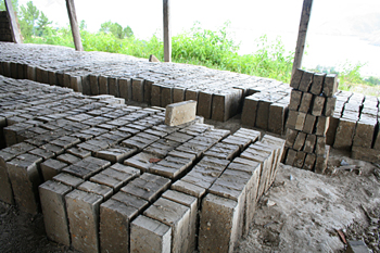 Fábrica de ladrillos, Batak, Sumatra, Indonesia