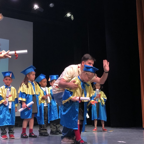 fotos LUIS BELLO GRADUACIÓN 5 AÑOS 21