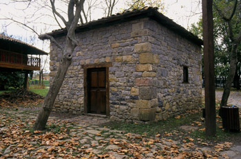 Edificio del pisón o molín de rabilar, Museo del Pueblo de Astur