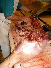 Limpieza de las partes del cerdo