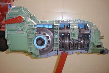 Caja de cambios longitudinal. Sección