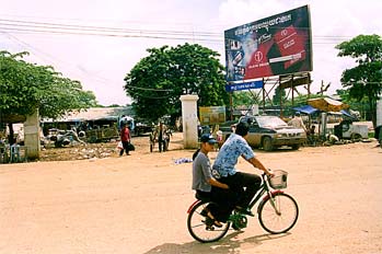 Publicidad thai en carretera de Camboya
