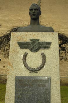 Monumento en memoria de los aviadores, Museo del Aire de Madrid