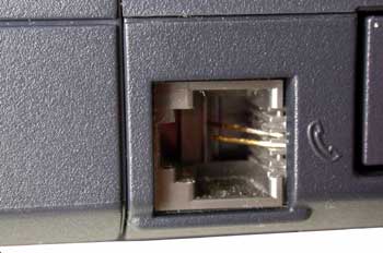 Conector RJ-11 del modem de un ordenador