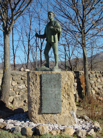 Estatua Homenaje al Hombre del Campo en Alameda del Valle