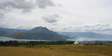 Vista del lago desde Danutoba, Lago Toba, Sumatra, Indonesia