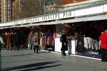 Feria de artesanía en Príncipe Pío, Madrid