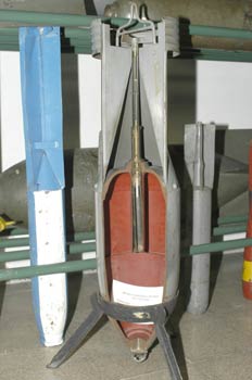 Bomba torpedina de 50 kg seccionada, Museo del Aire de Madrid