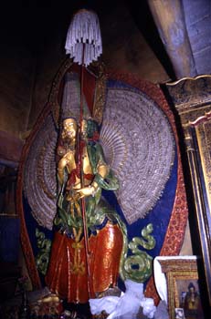 Imagen de Avalokitesvara con 1000 brazos en el gompa de Sankar,