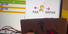 Programa con Scratch, usando la extensión Makey Makey y juego con los números pares/impares