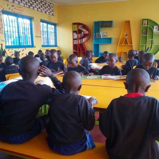 2019_10_10_Biblioteca de Kumwenya School_CEIP FDLR_Las Rozas 7