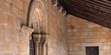 Pórtico de la Iglesia de Santa María de la Oliva, Villaviciosa,