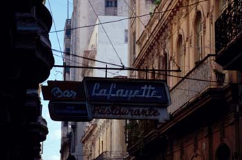 Letrero en una calle, Cuba