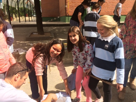 2017_04_21_JORNADAS EN TORNO AL LIBRO_TALLER PAPEL RECICLADO_5º Y 6º 16