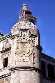 Detalle del escudo imperial - Alcántara, Cáceres