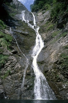 Salto de agua en el Barranco de Lapazosa, Huesca