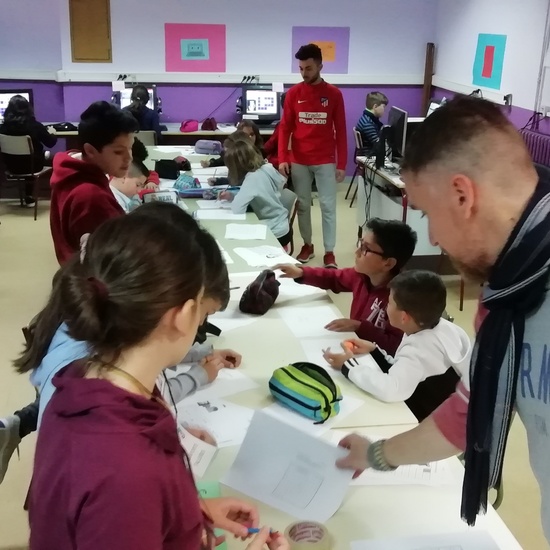 Talleres de chapas con iconos olímpicos, viseras y papiroflexia. 20