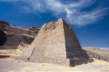 La piramide votiva del conjunto Arqueológico de La Quemada, Vill