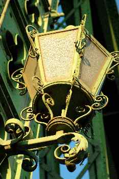 Farola de hierro del Puente de la Libertad, Budapest, Hungría