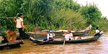 Barca de transporte, Tonlé Sap, Camboya