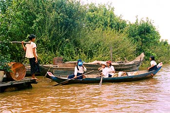 Barca de transporte, Tonlé Sap, Camboya