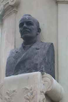 Busto de Ricardo de la Vega