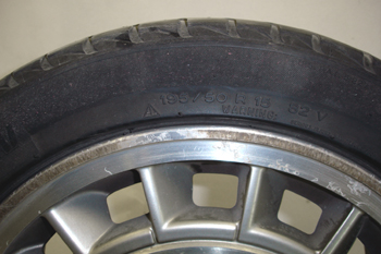 Neumático de perfil bajo. Detalle de especificaciones