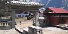 Puerta de entrada al monasterio de Tengboche