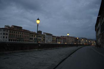 Arno de noche, Pisa