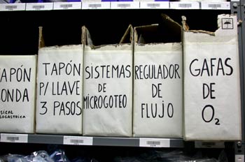 Cajas de material clínico