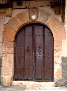 Herraje de puerta solariega