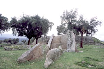 Dolmen Zafra II, con galería - Valencia de Alcántara, Cáceres