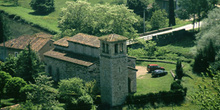 Vista de conjunto de la iglesia de San Pedro de Nora, Oviedo, Pr