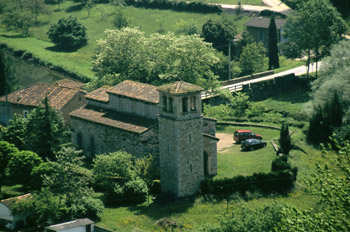 Vista de conjunto de la iglesia de San Pedro de Nora, Oviedo, Pr