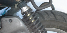 Ciclomotor. Sistema de suspensión trasera ajustable