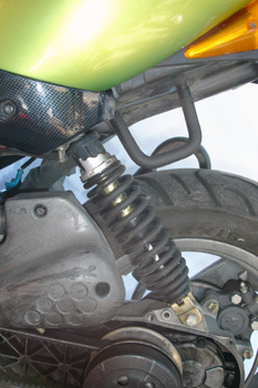 Ciclomotor. Sistema de suspensión trasera ajustable
