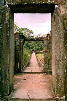 Pasillo en Angkor, Camboya