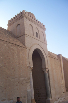 Entrada a la Gran Mezquita, Kairouan, Túnez