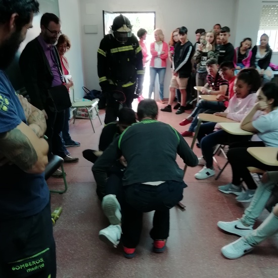 Visita de los bomberos a nuestro centro 2