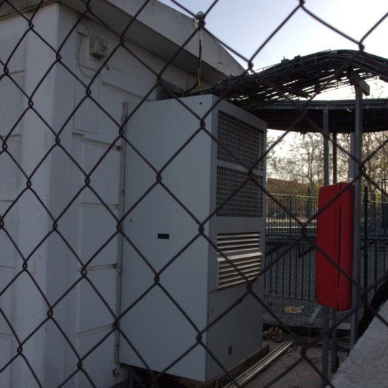 Estación base 5G con antena GPS