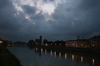 Paisaje nocturno con castillo, Pisa