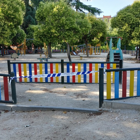 La pandemia en los parques infantiles2 7