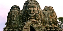 Detalle de una de las cuatro caras de las Puertas de Angkor, Cam